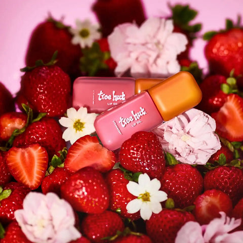 Tree Hut Hydrating Lip Oil, Strawberry, 0.11 Fl Oz | Sheer Pink Glossy Lip Oil, Non-Sticky Moisturizing Formula for Smooth, Kissable Lips